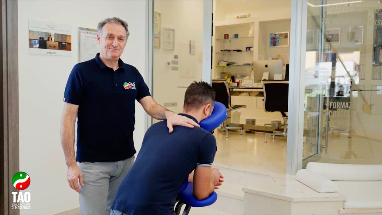 Thumbnail per il video: Video corso di massaggio da ufficio
