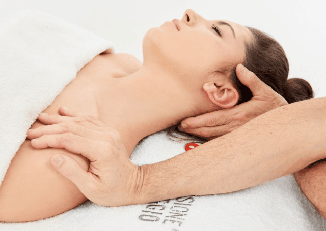 Cervicalgia: massaggi e rimedi per il dolore cervicale