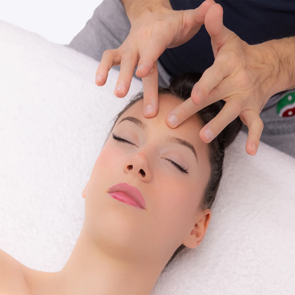 Massaggio Olistico: Una Pratica che Unisce Mente e Corpo